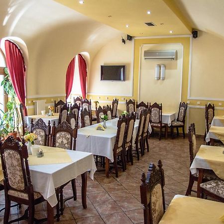 Hotel Astoria Satu Mare Buitenkant foto