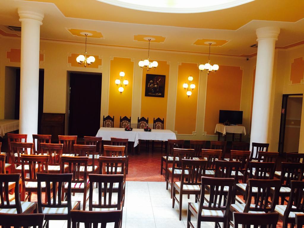 Hotel Astoria Satu Mare Buitenkant foto