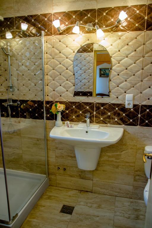 Hotel Astoria Satu Mare Buitenkant foto