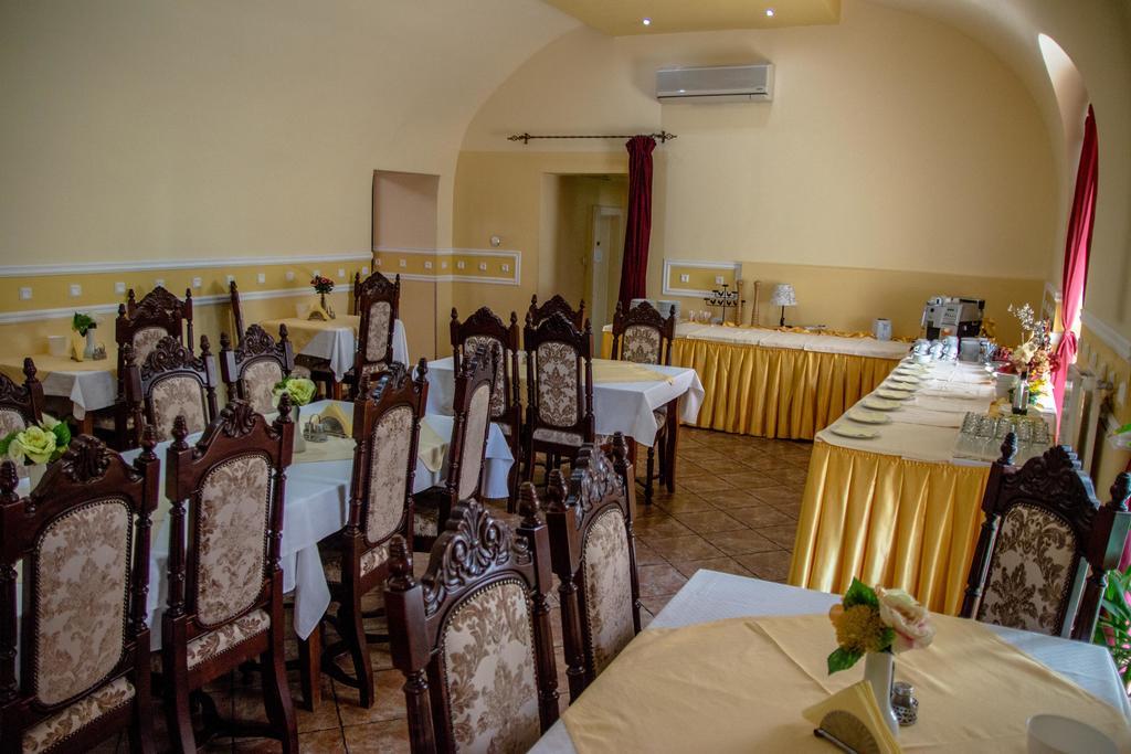 Hotel Astoria Satu Mare Buitenkant foto