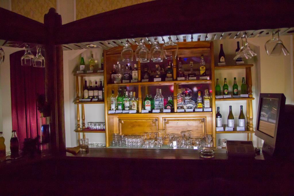 Hotel Astoria Satu Mare Buitenkant foto